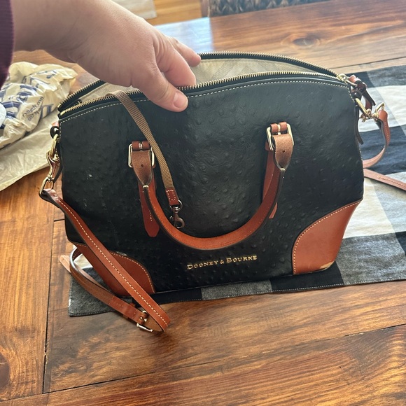 Dooney & Bourke Handbags - Dooney & Bourke Crossbody Large Purse